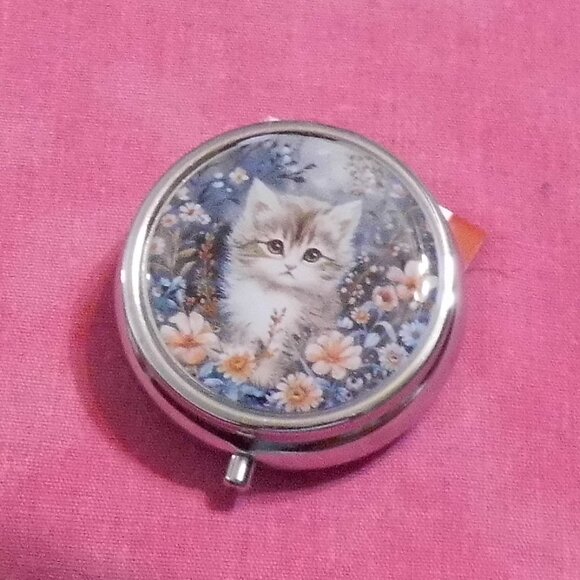 1pc.  Kitten & Floral Pill Box - Picture 2 of 4